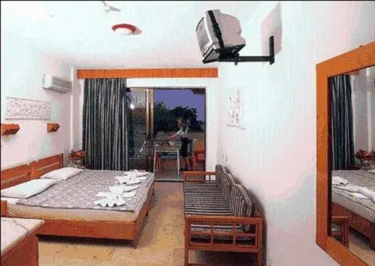 Tropic Beach Club Side