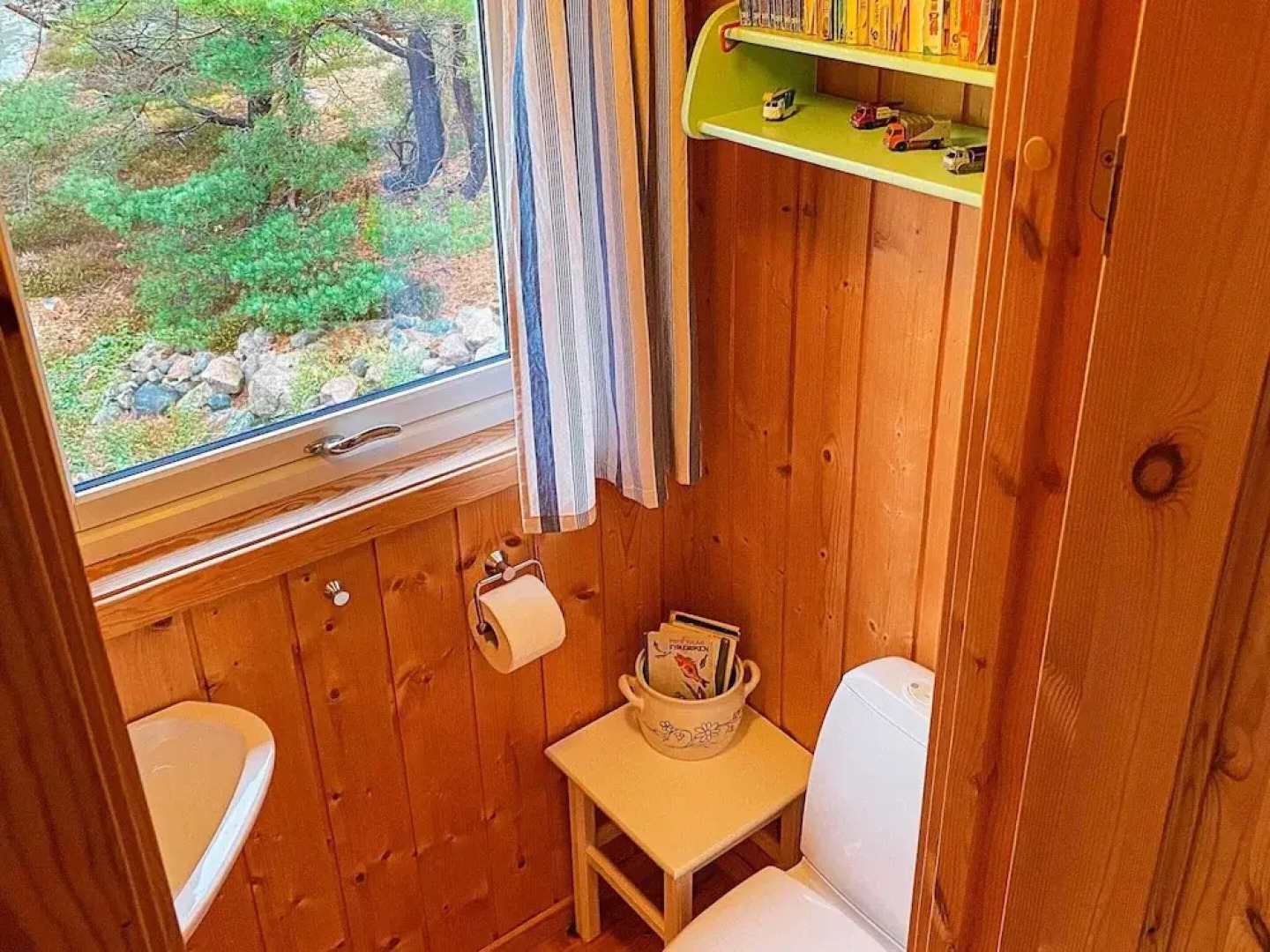 Serene Seaside Retreat in Vesteroy-by Traum