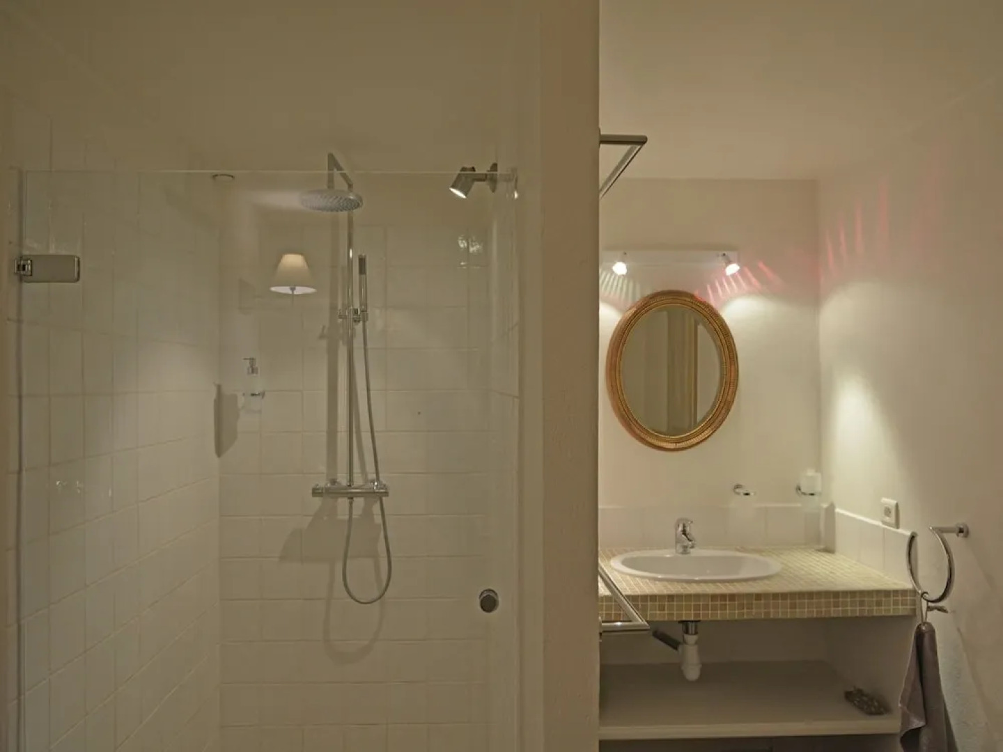 Cozy Villa in Menerbes with Swimming Pool