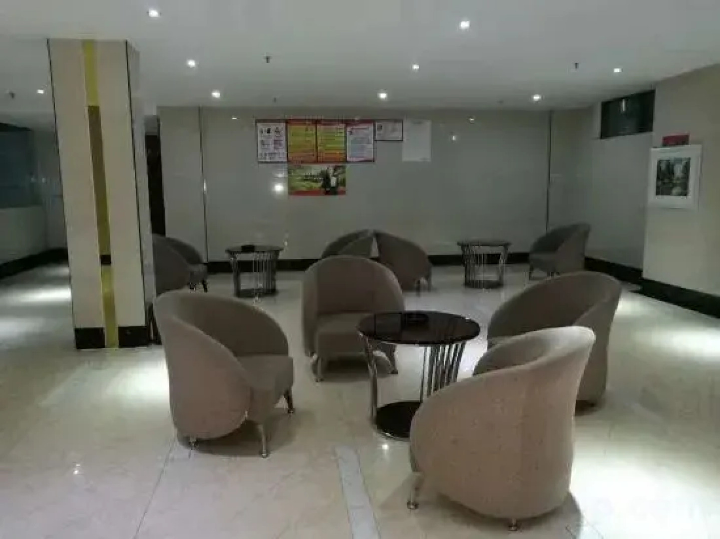 Pingnanxiandiwangbianjiejiudian