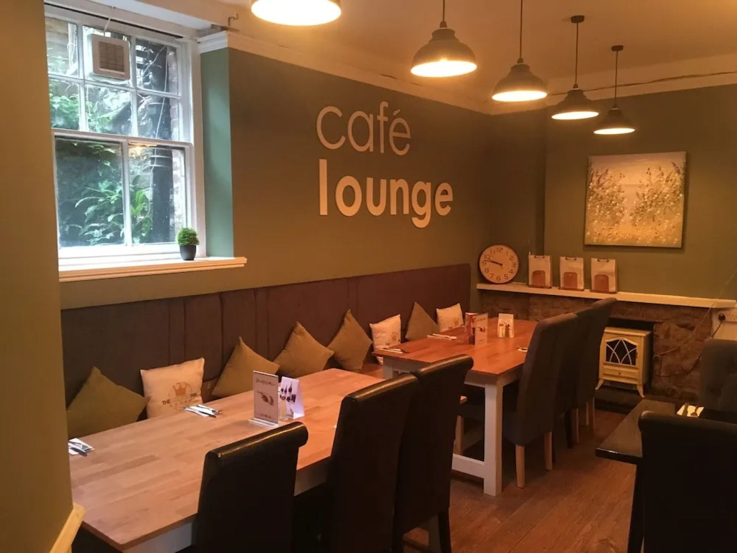 The Crown Inn - By Blunt Bars