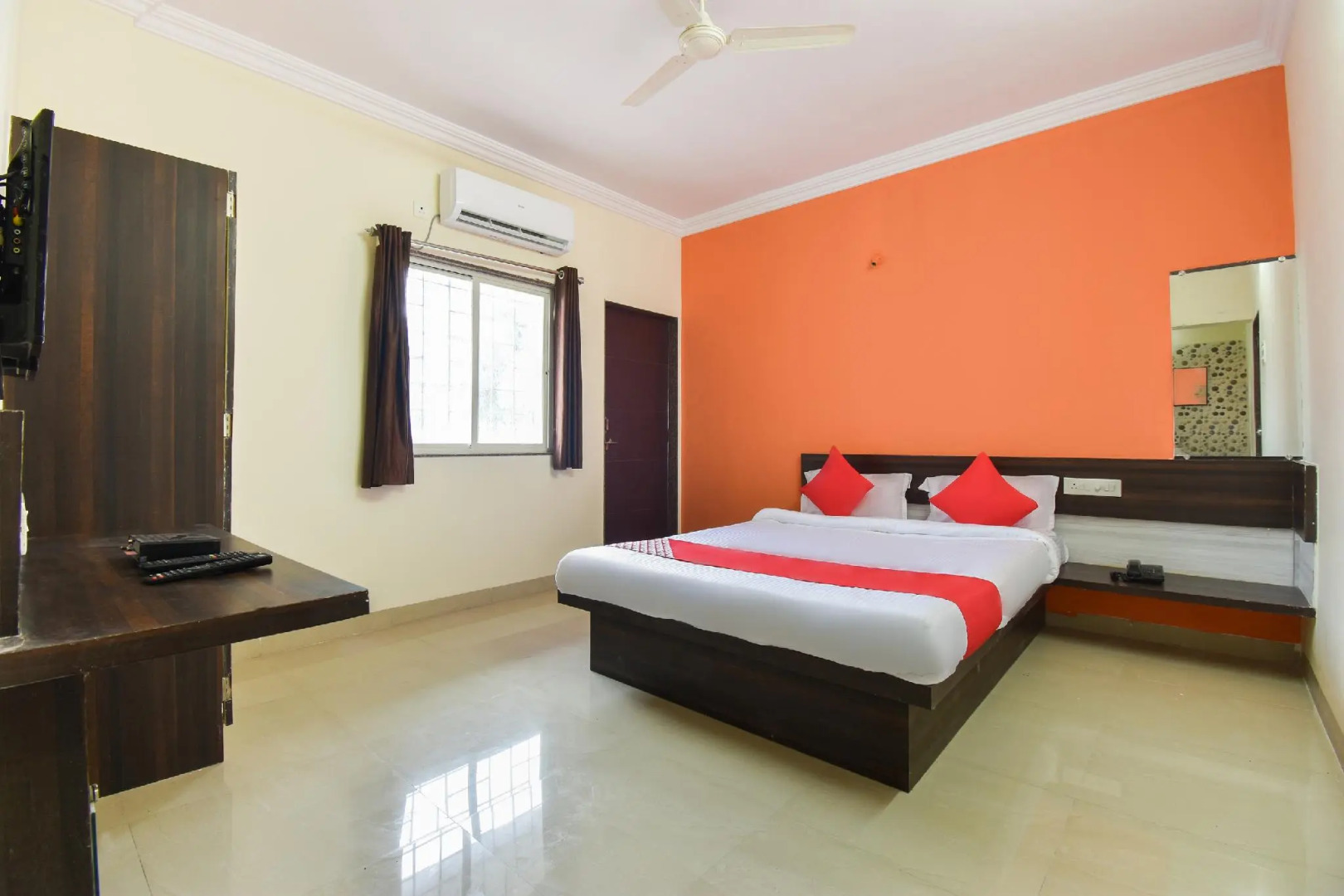 OYO 43302 Hotel Sargam