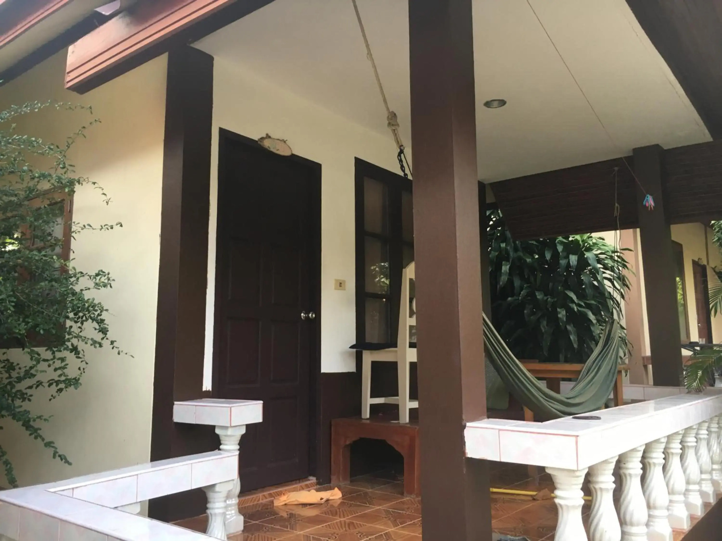 Jungle Hut Bungalows & Hotel