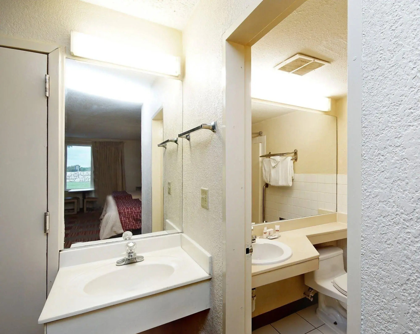 Countryside Suites Kansas City Independence I-70E Sports Complex Hotel