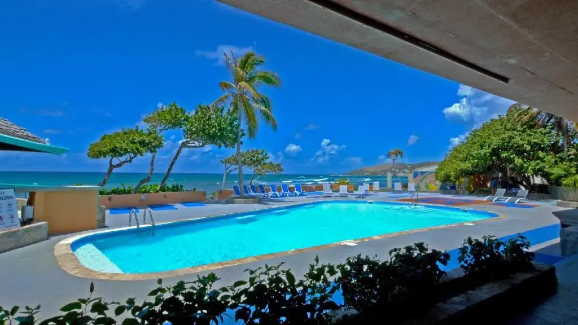 Grapetree Bay Hotel & Villas