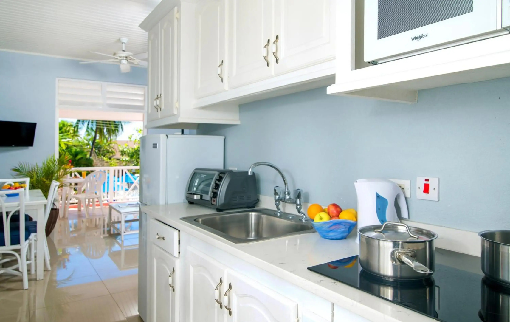 Dover Beach Hotel