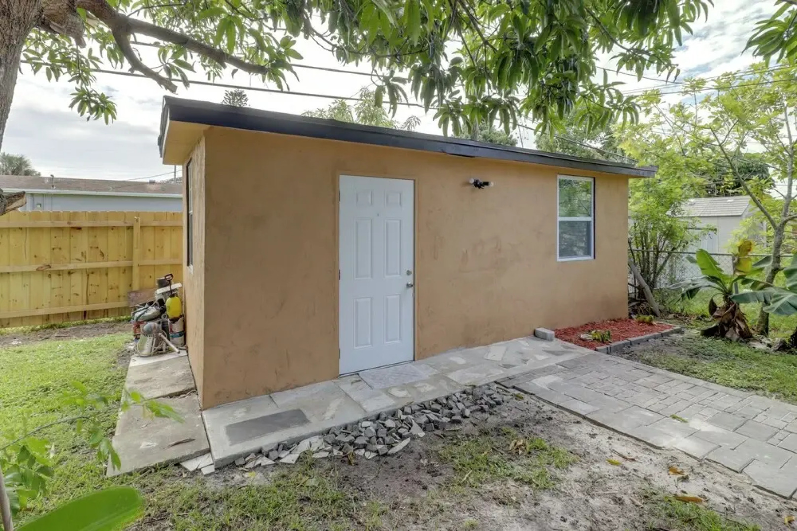 Pet-friendly Fort Lauderdale Home: 8 Mi to Beach!