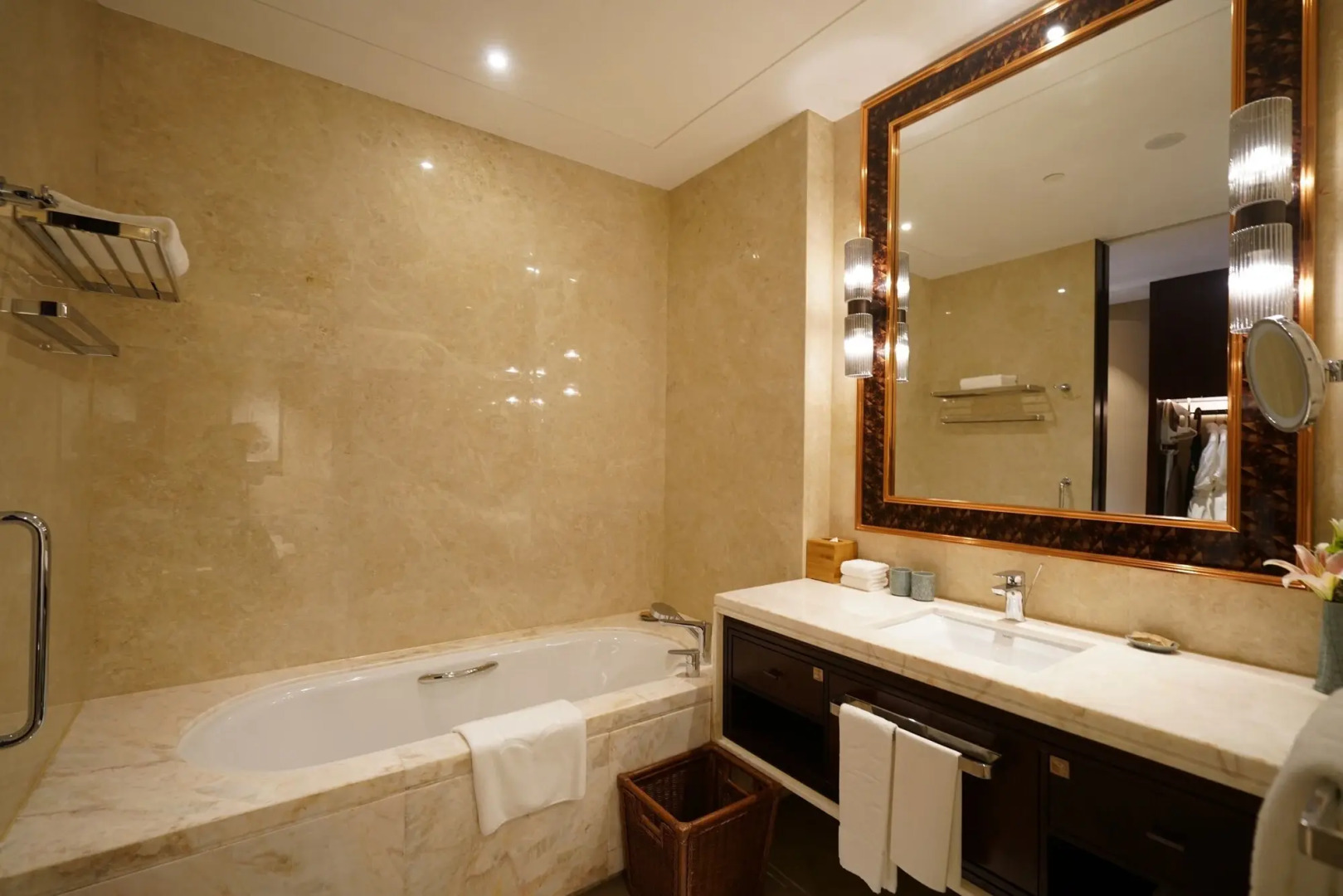 Shangri-la Hotel Yiwu 