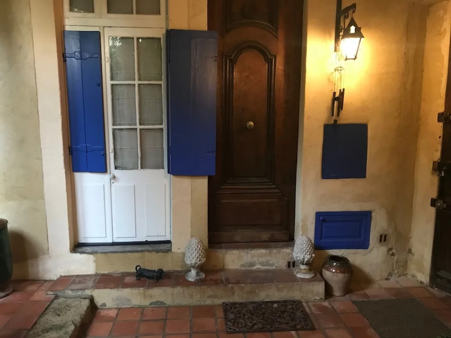 Chambre de Charme et Patio Fleuri