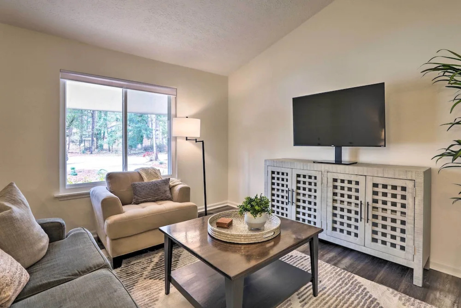 Modern Alpharetta Home: Yard, Walk Downtown!