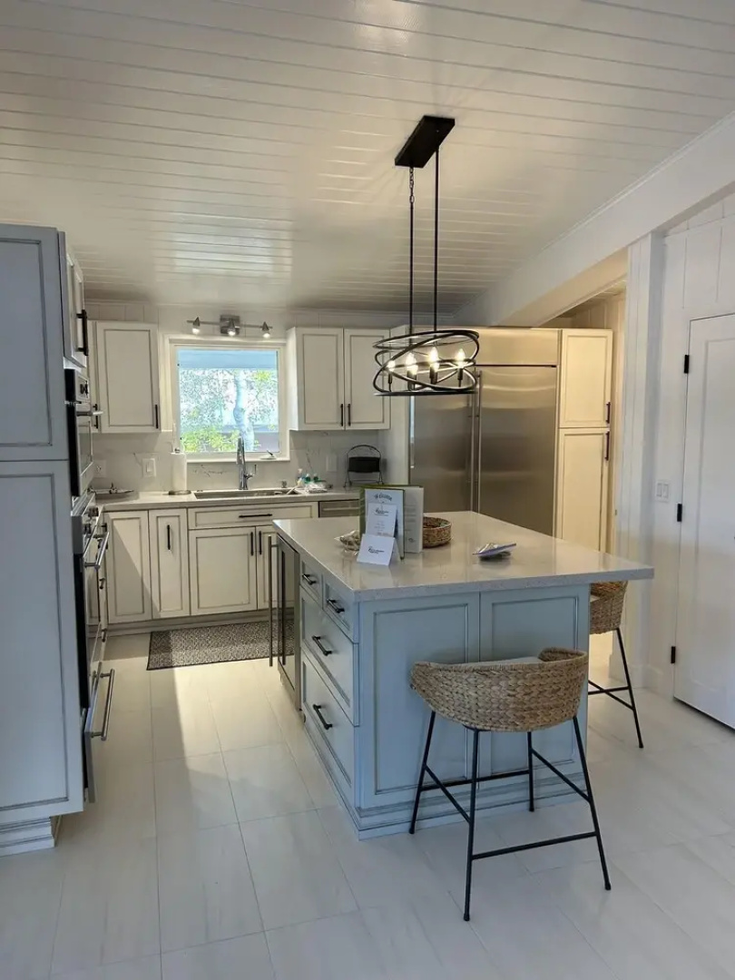 Beautiful Updated Stilted Home Makes For A Super Getaway. 3 Bedroom Home by RedAwning
