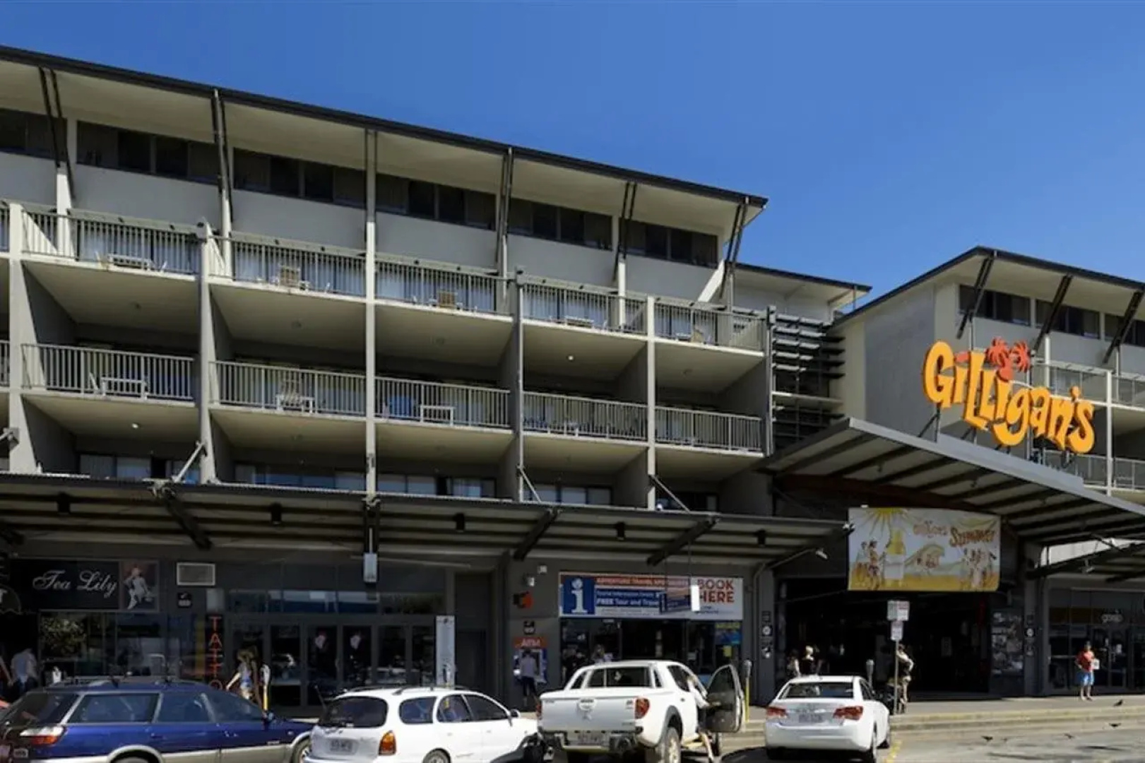Gilligan's Backpackers Hotel & Resort