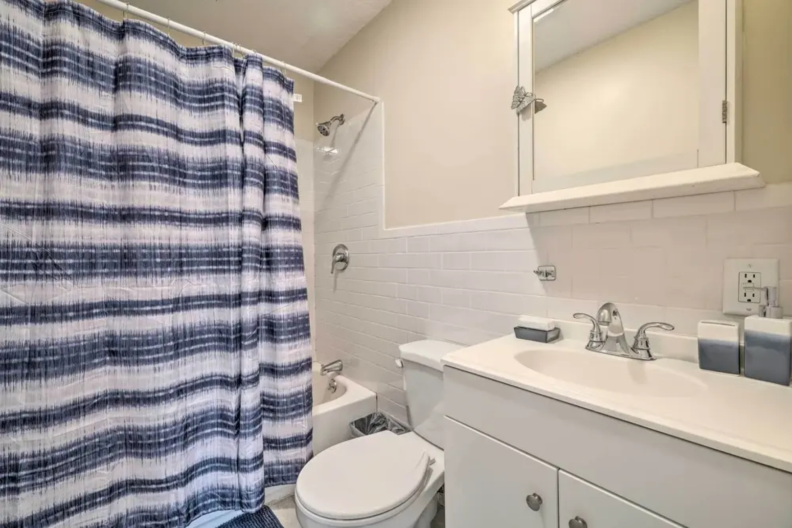 < 2 Mi to Dresser Lake: Home w/ Pool Access!