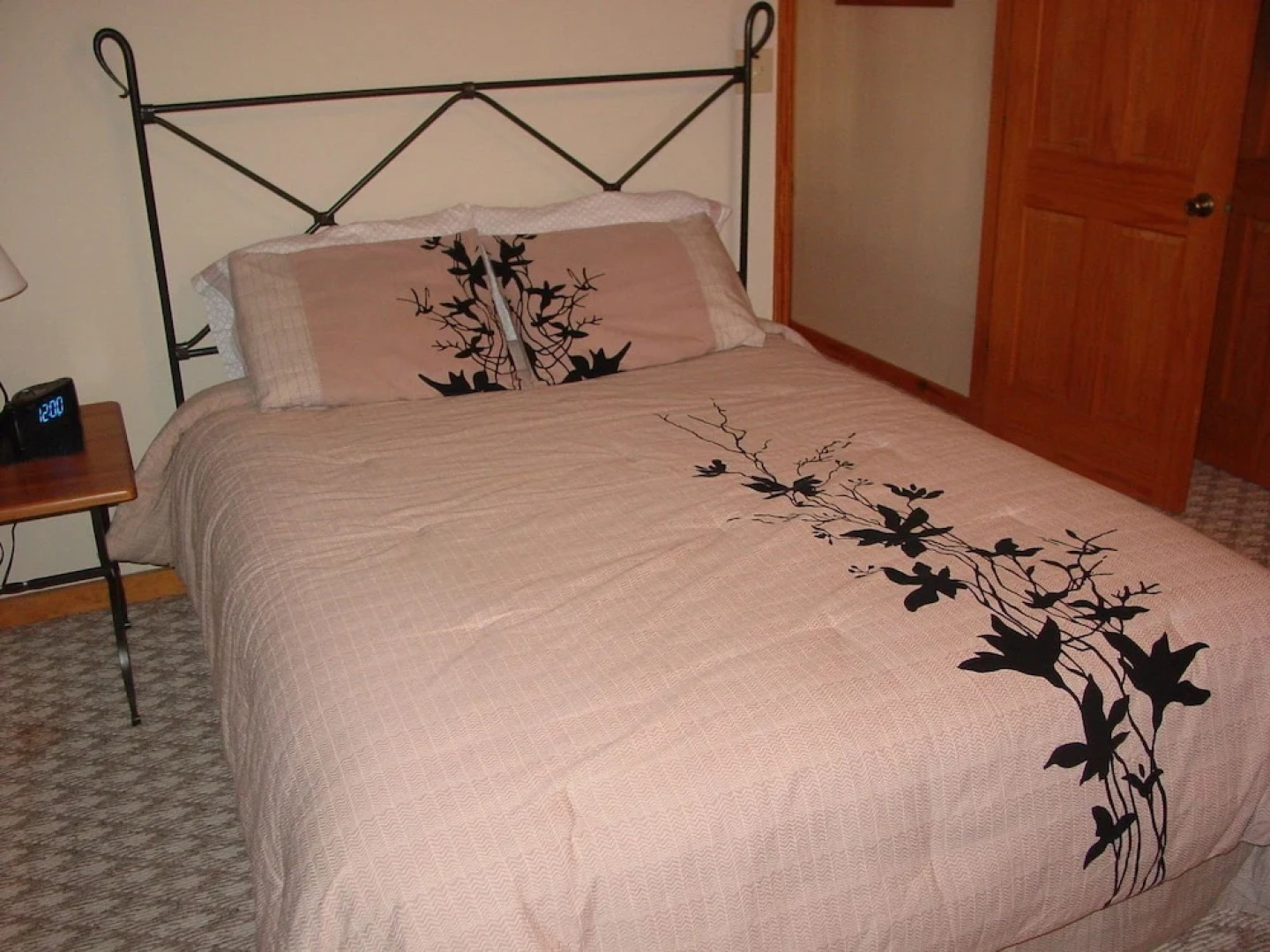 Stones Throw 2 Bedrooms 2 Bathrooms Cabin