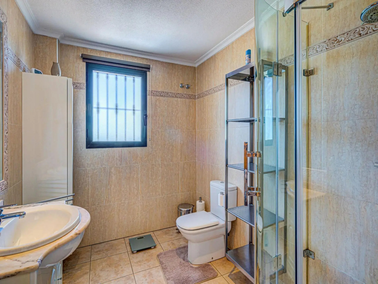 Inviting Holiday Home in Orihuela with Garden