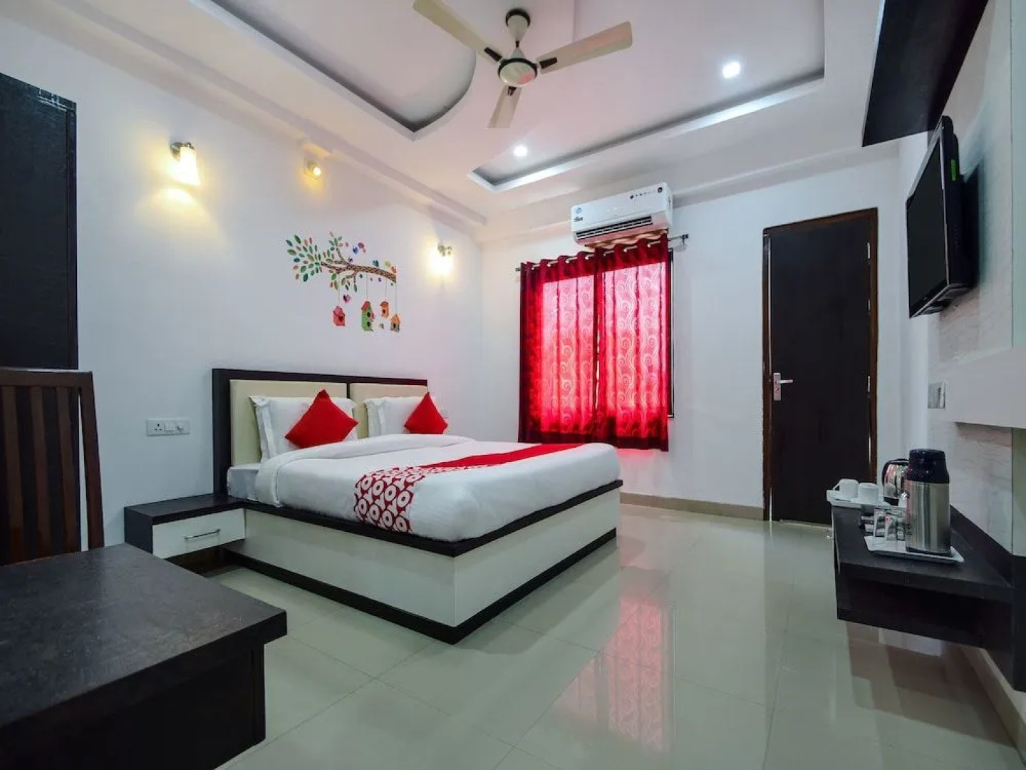 OYO 18262 Hotel White Tulip