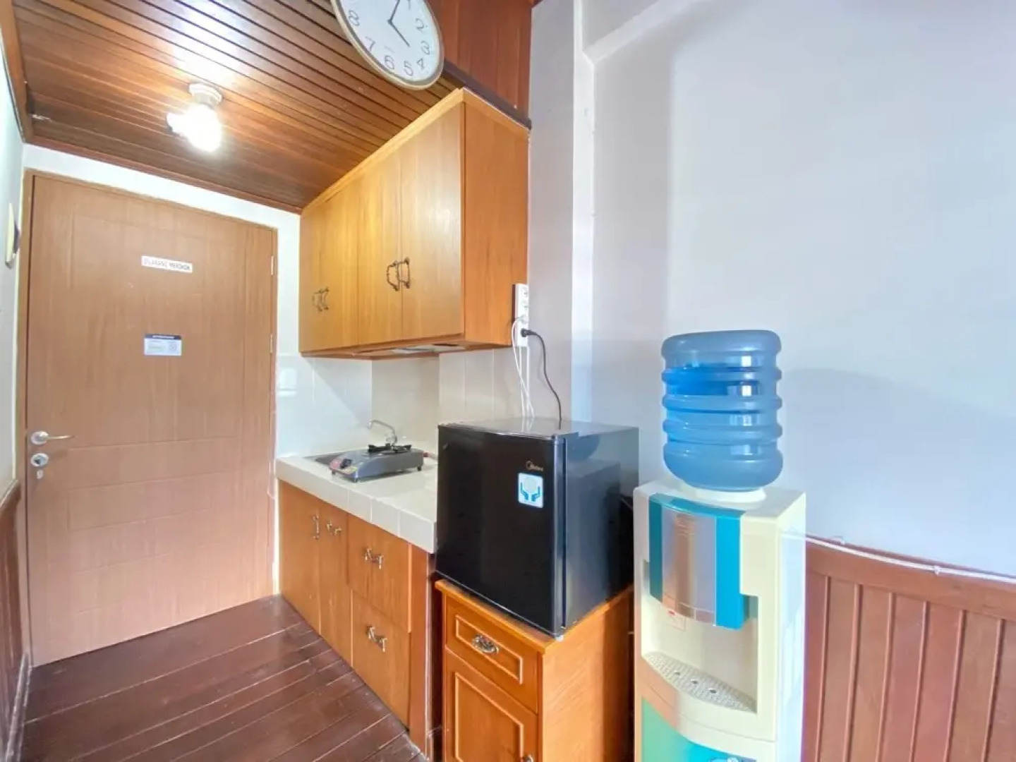 Cozy & Artistic Studio at Pinewood Jatinangor Apartment