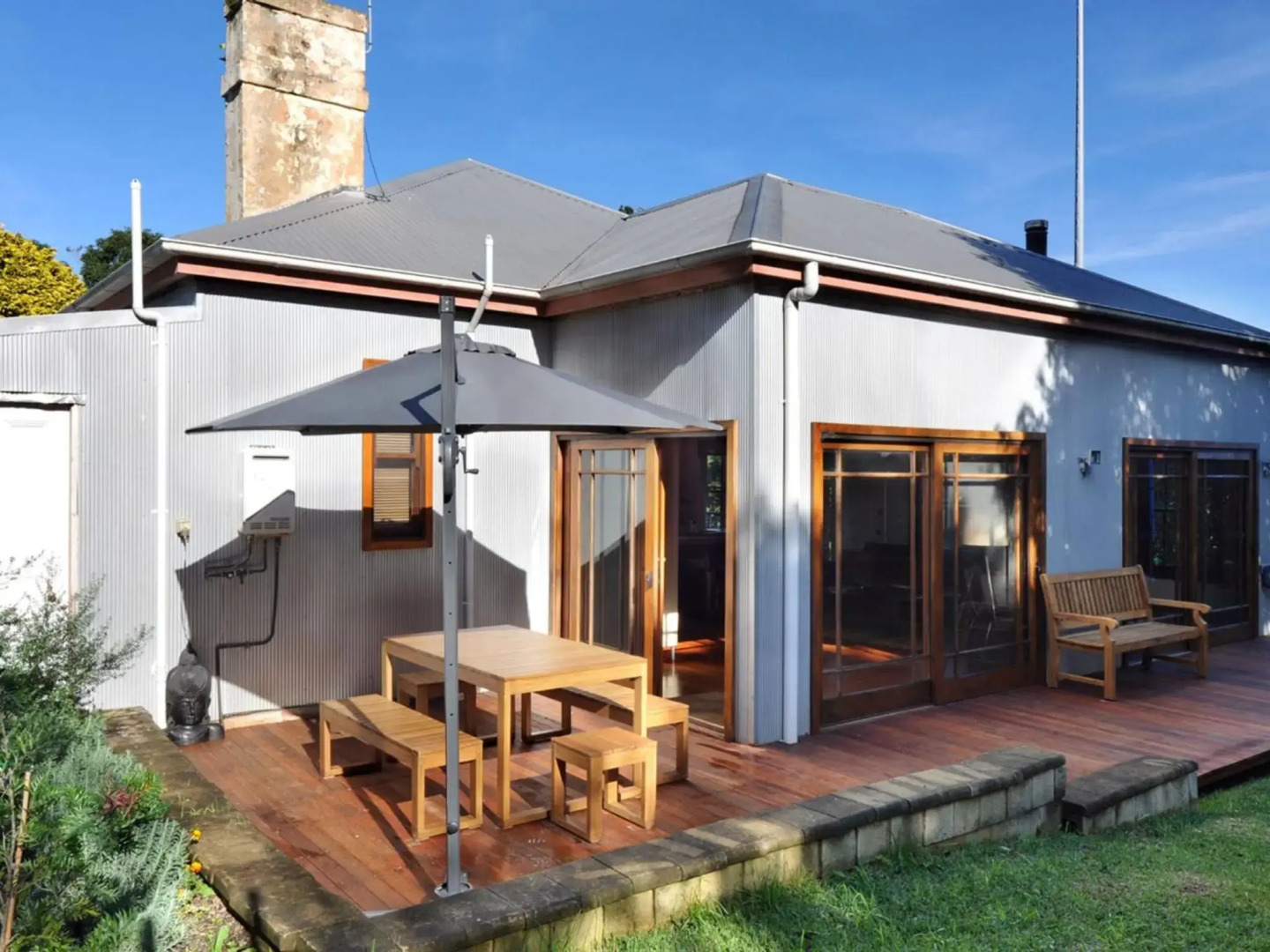 FAIRVIEW and STUDIO Gerringong 4pm check out Sundays