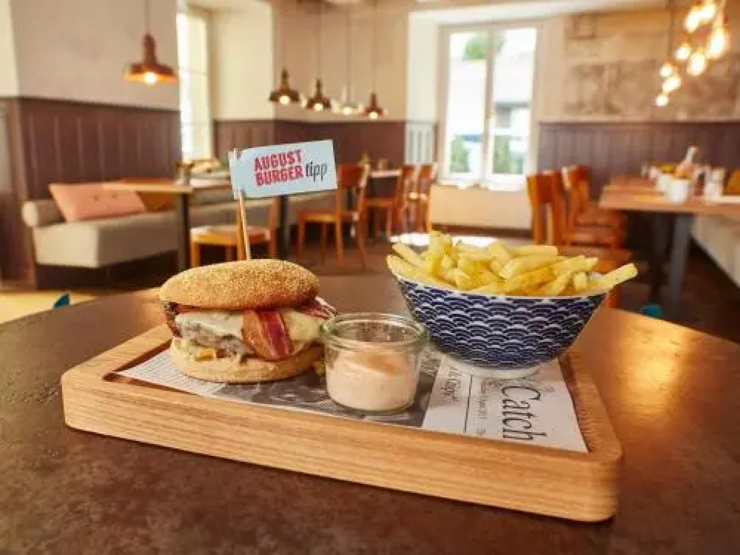 August Restaurant Hotel