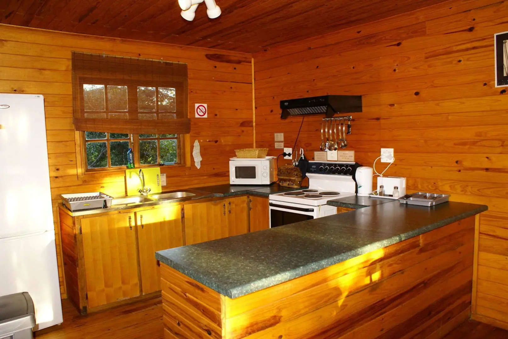 Isinkwe Backpackers Bushcamp