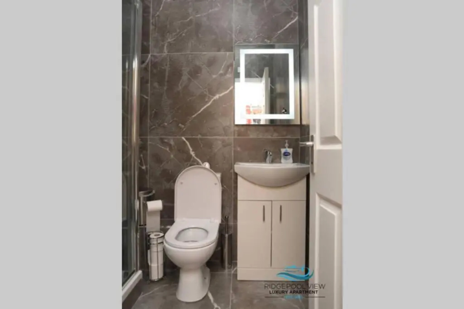 Ballina Apt, Views of Ridgepool, Central Location