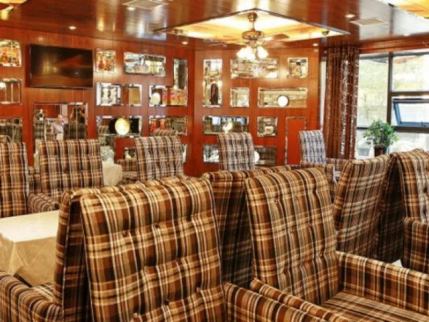 Yi Jia Ming Ren Hotel