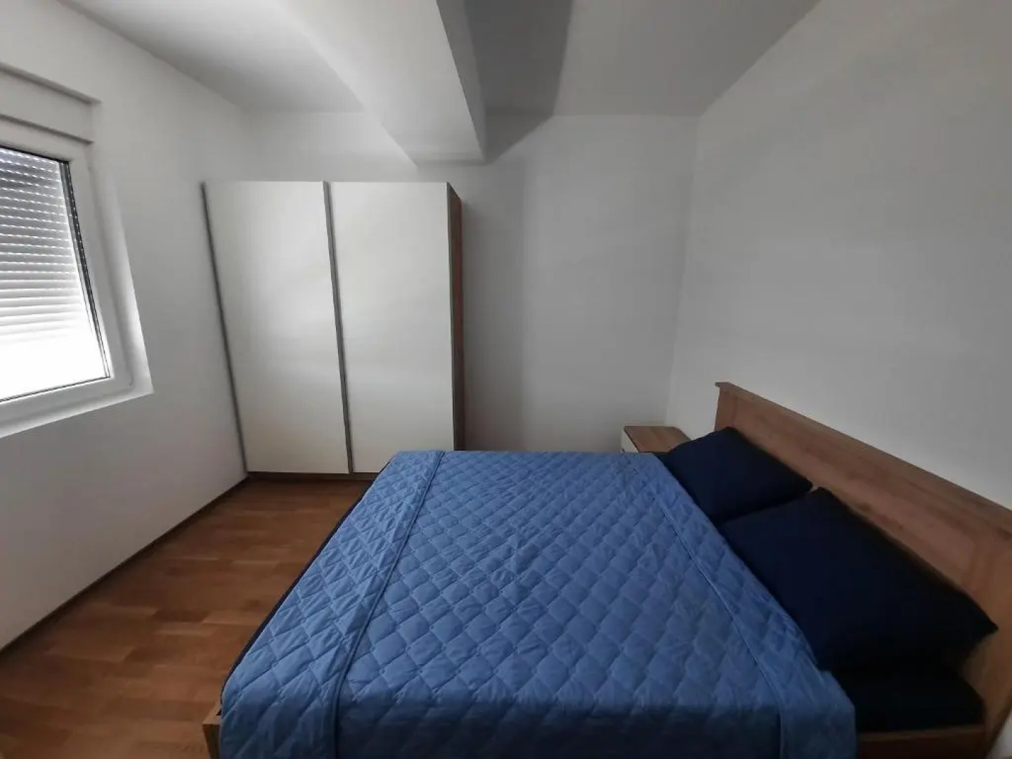 New modern 1 bedroom apartment with free parking