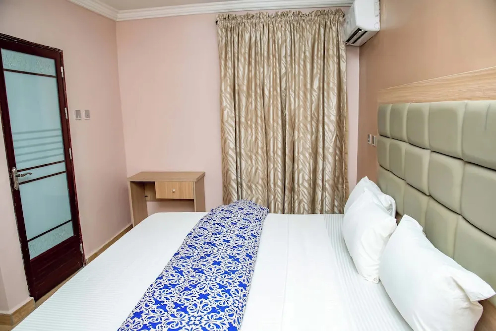 Everland Hotel and Suites