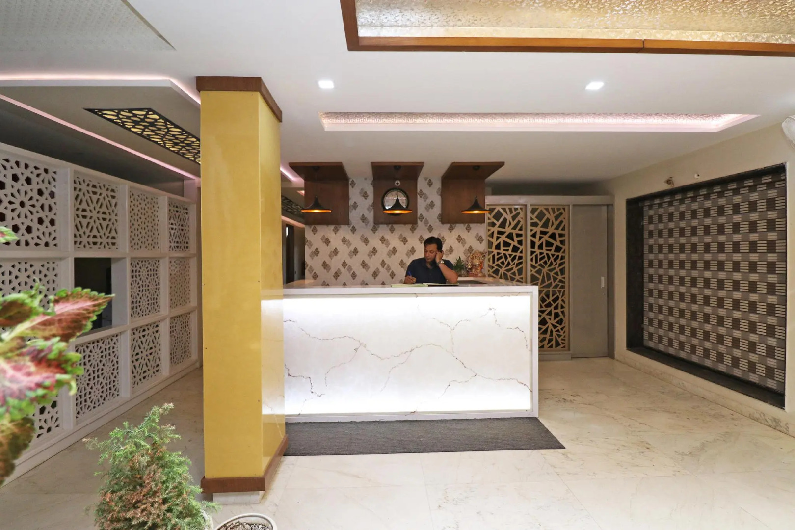 OYO 43274 Hotel Sonar Gaon