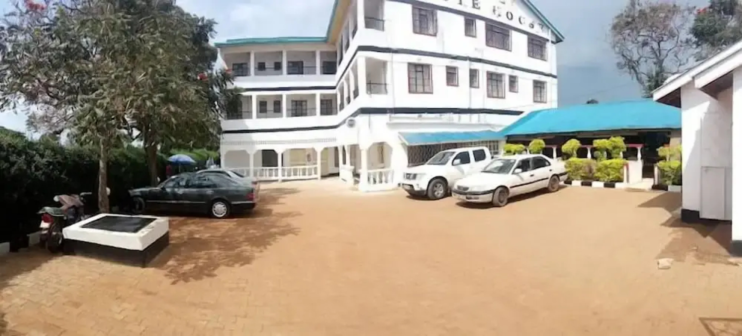 Siaya White Hotel