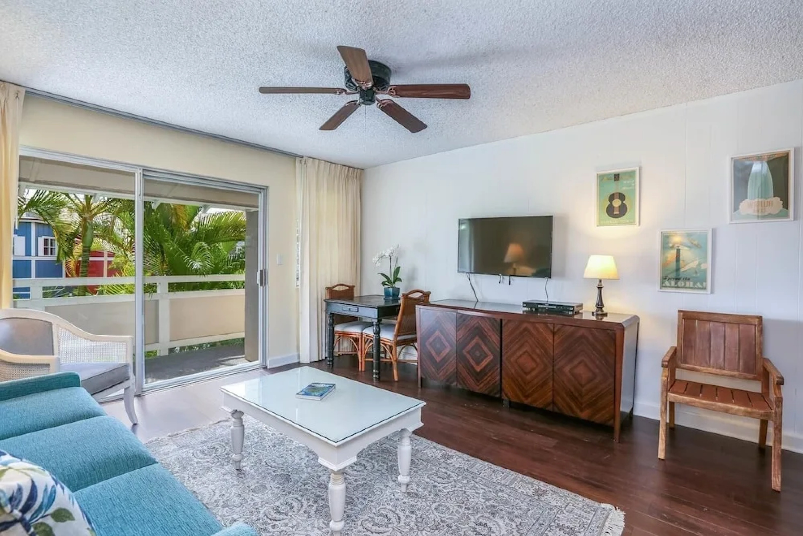 Beautifully Upgraded, Full Kitchen, Comfy King Bed, Ac 1 Bedroom Condo by RedAwning