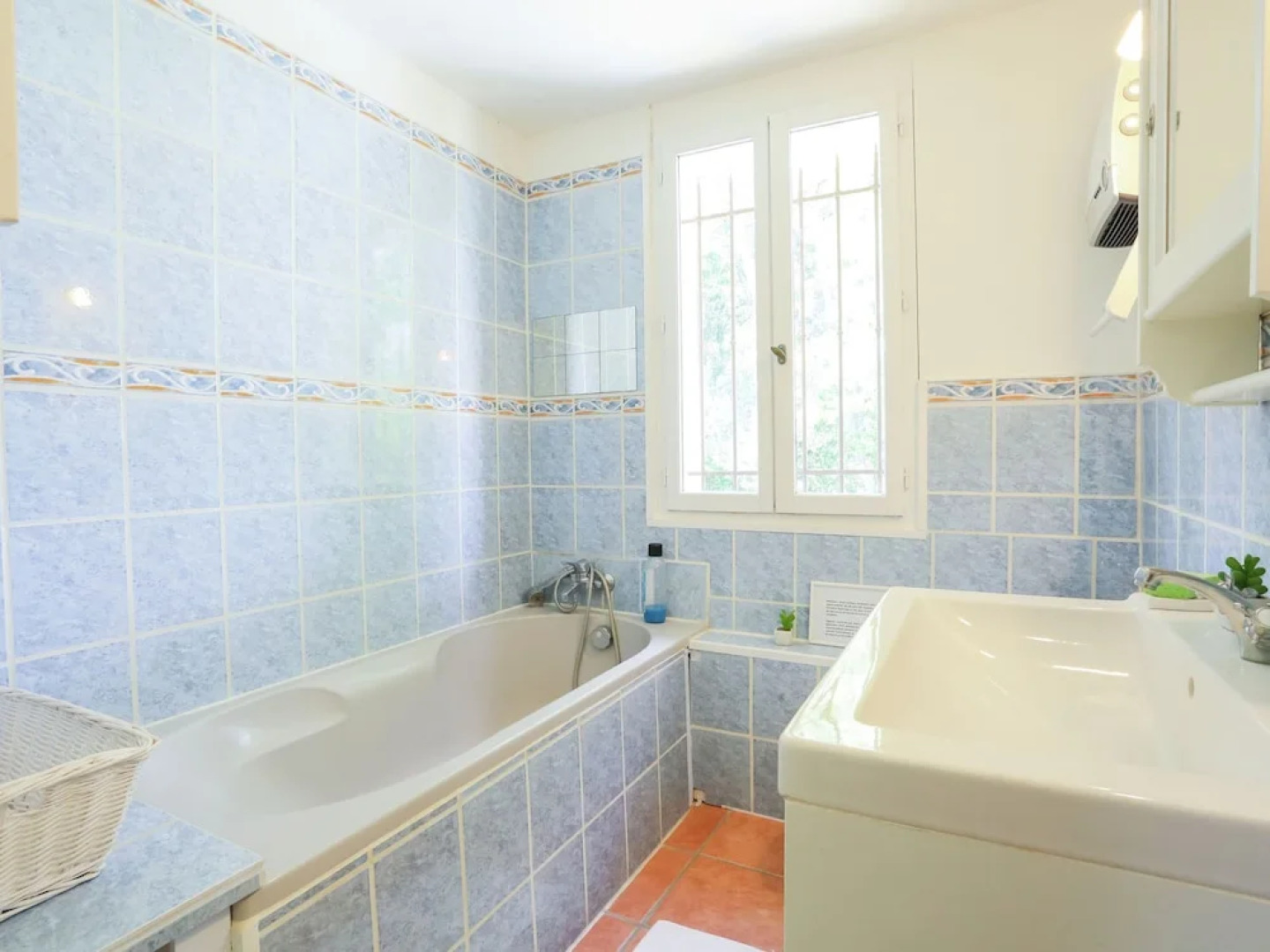 Lovely Villa in Buisson With Private Swimming Pool