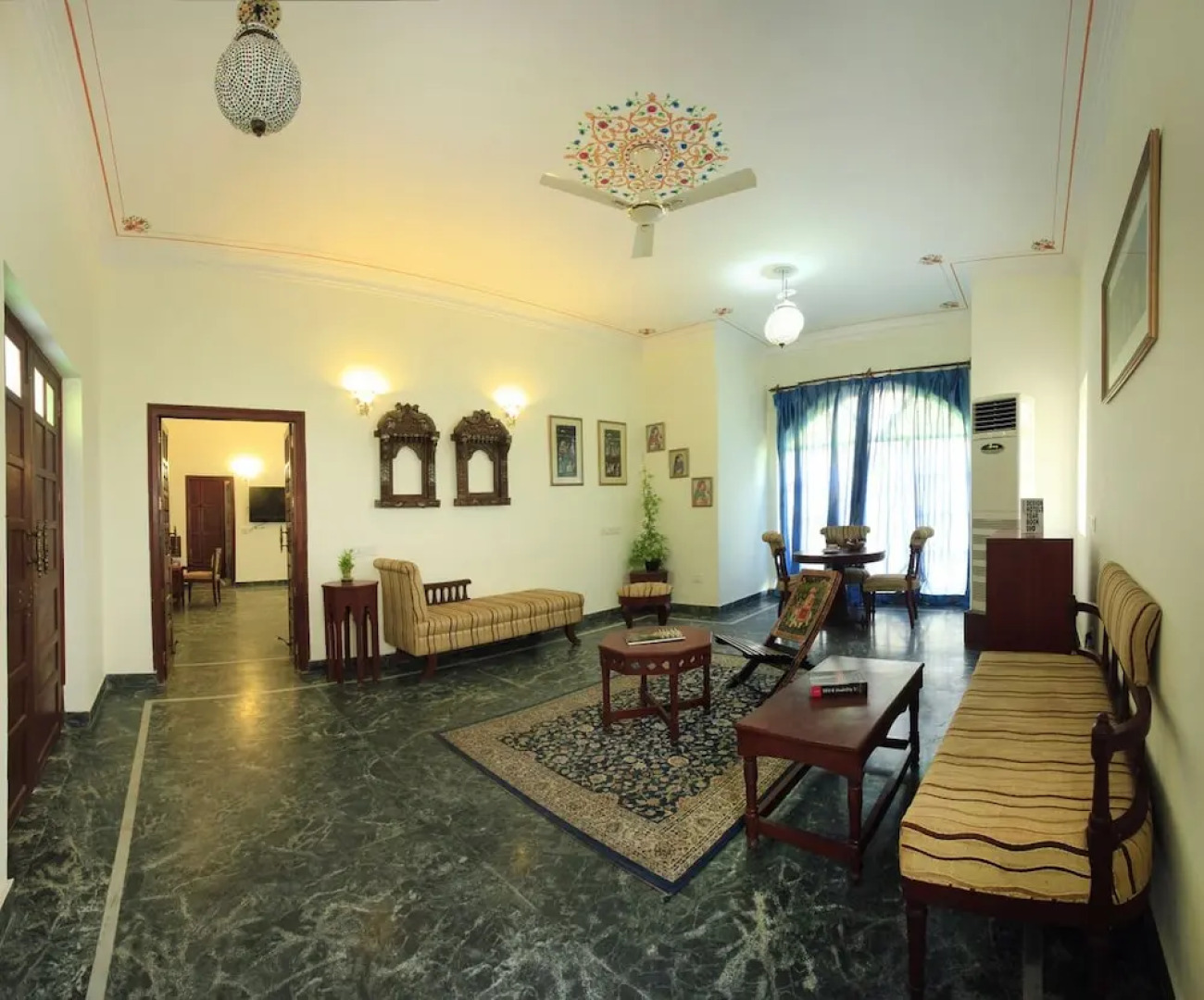 Sara Vilas Hotel