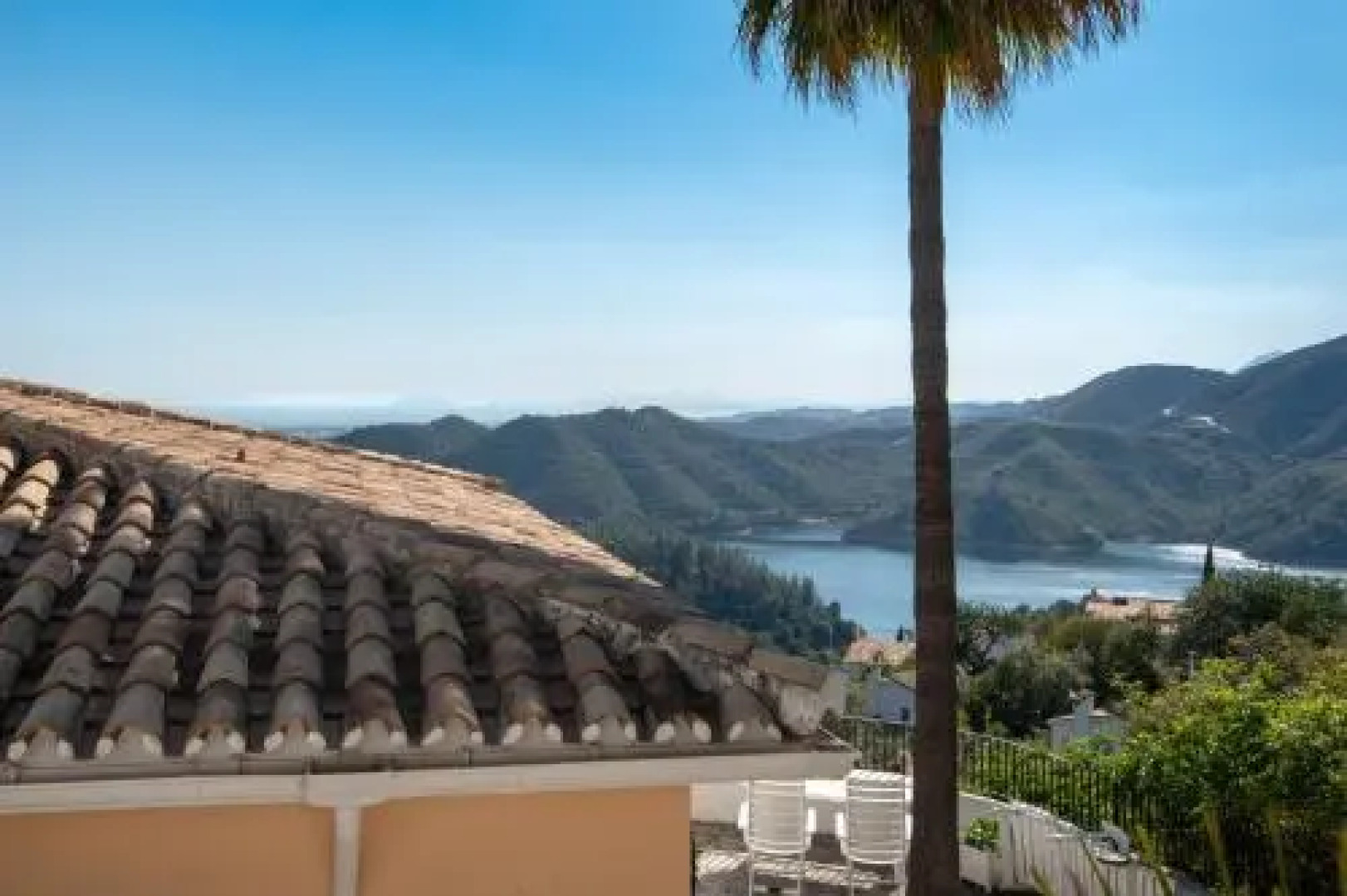 Penthouse Balcones del Lago Istán Marbella