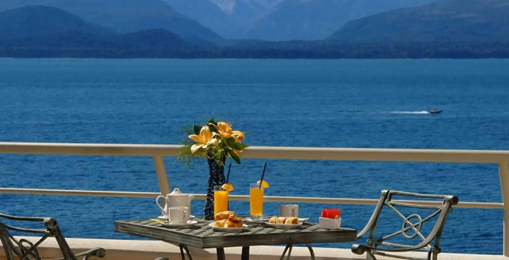 Cacique Inacayal Lake & Spa Hotel