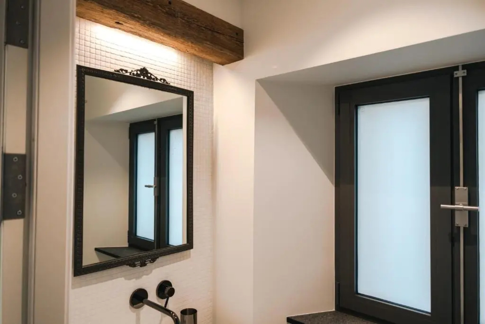 Luxury Apartment with a balcony lake Lago Maggiore