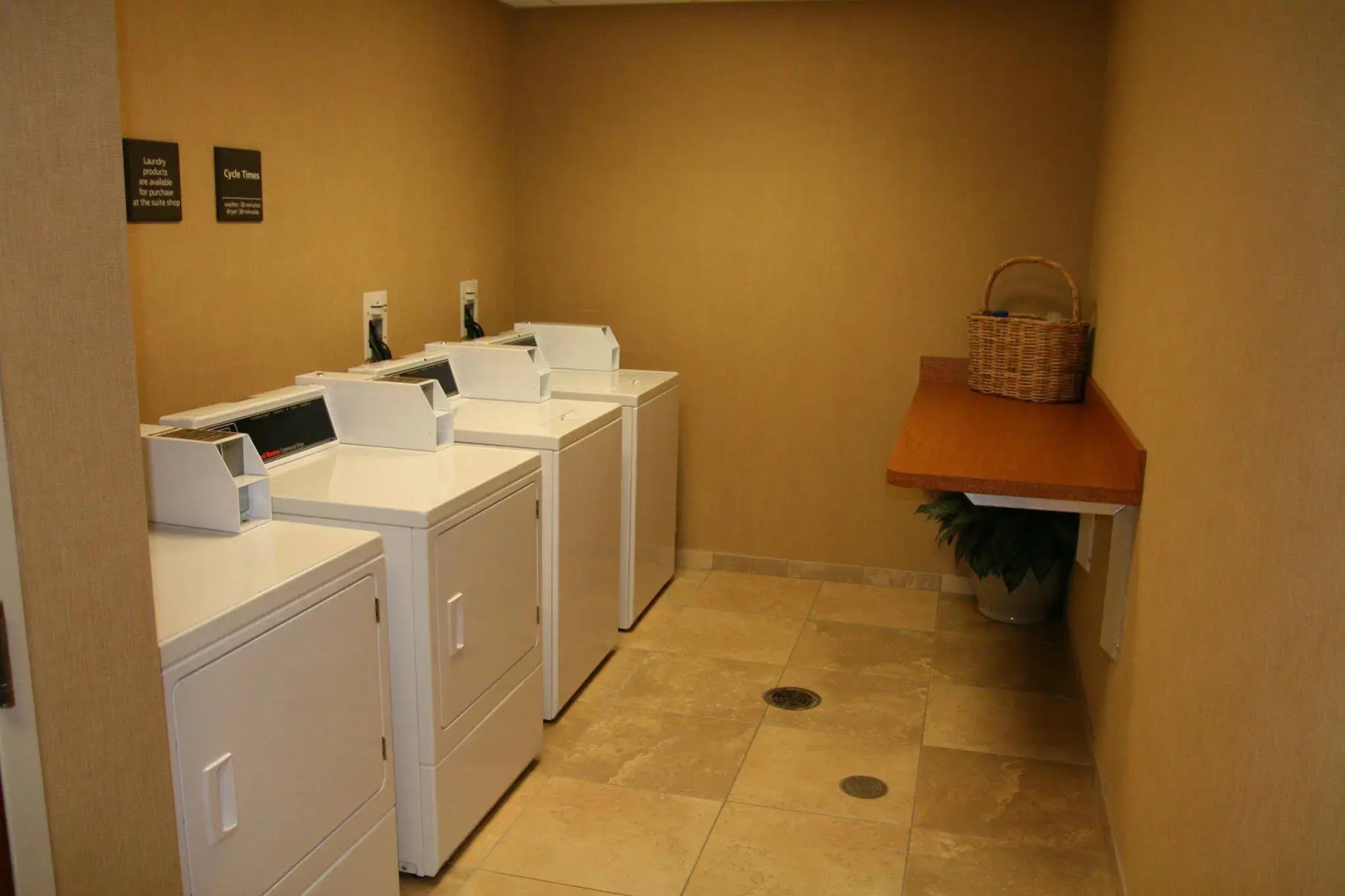 Hampton Inn & Suites Albany Airport