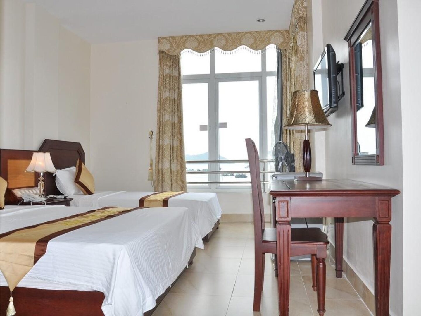 Hung Long Harbour Hotel