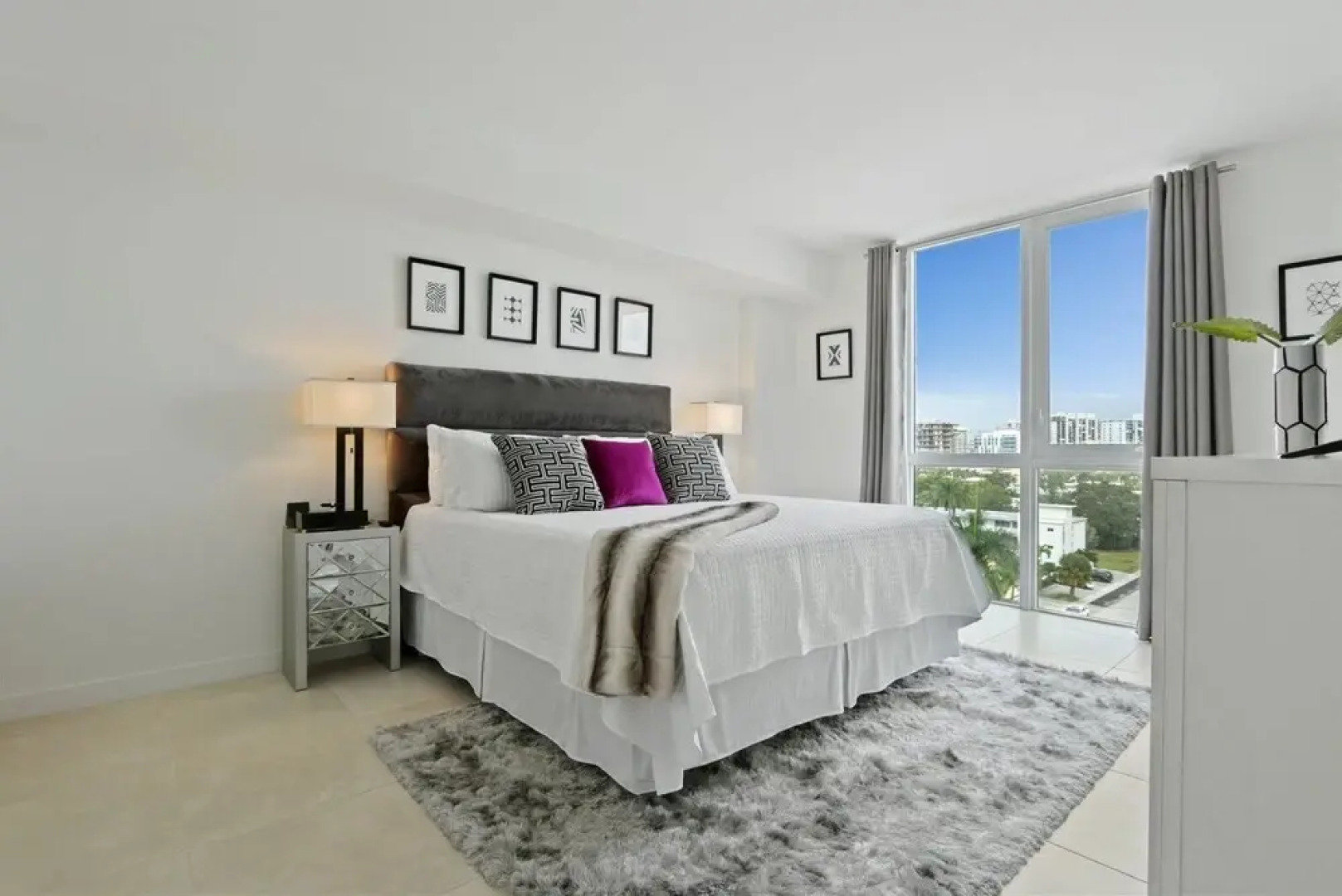 Top Fort Lauderdale Condo 7th Floor - Private and Sanitized, Hotel Amenities, Free Parking for Stays Over 27 Days, 400 ft From the Beach. Hosted by Super Host!