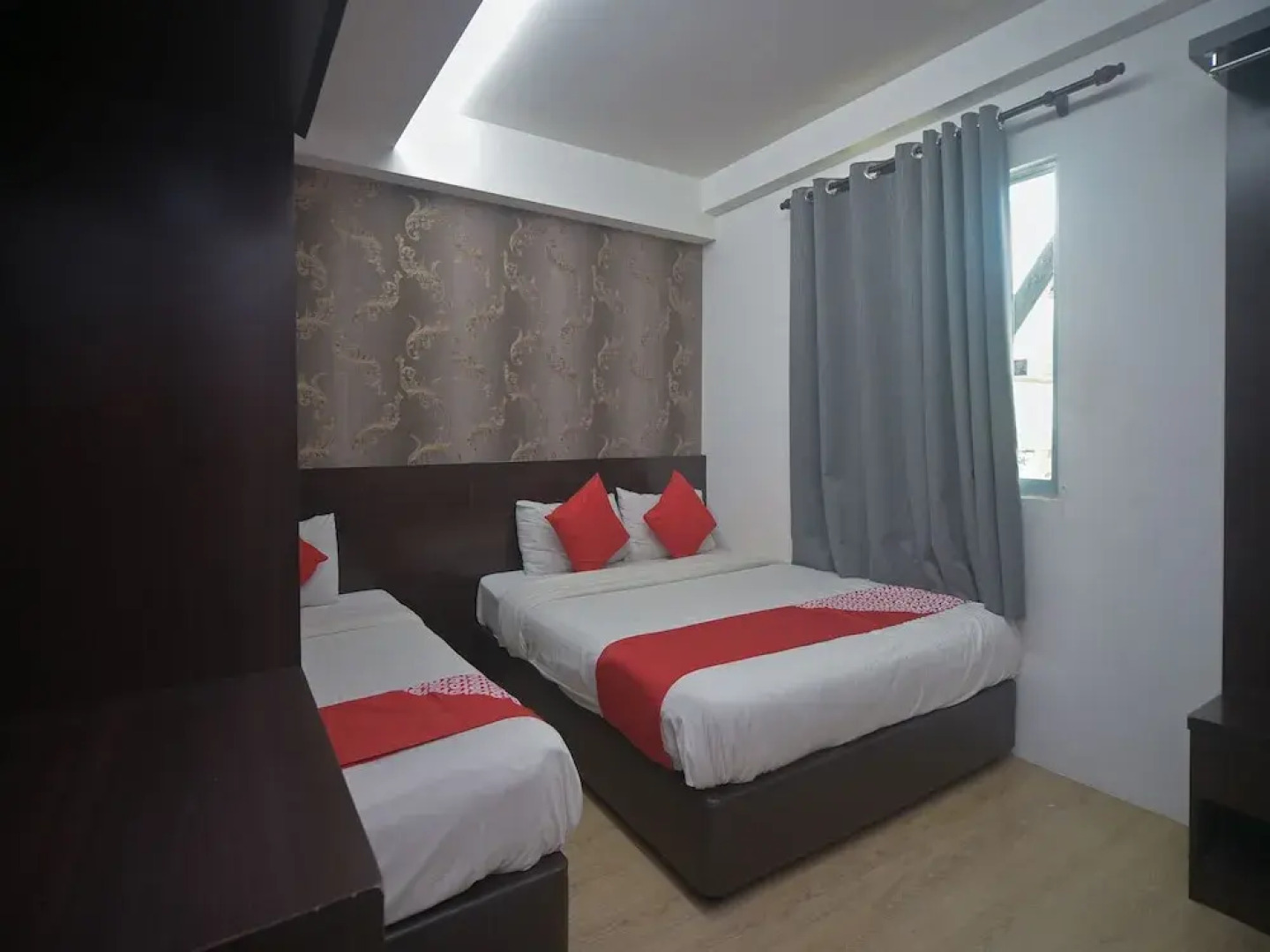 Oyo 44052 Seven Hotel