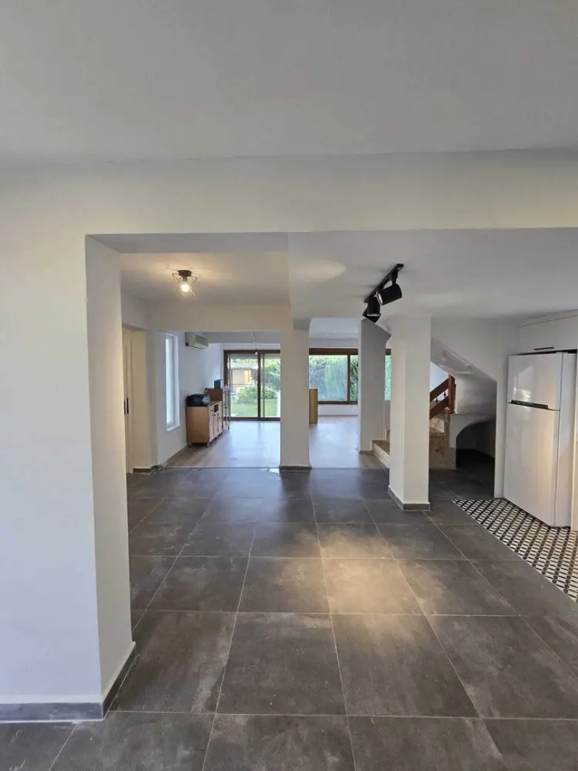 VILLA OLINDA 4 BED with huge garden