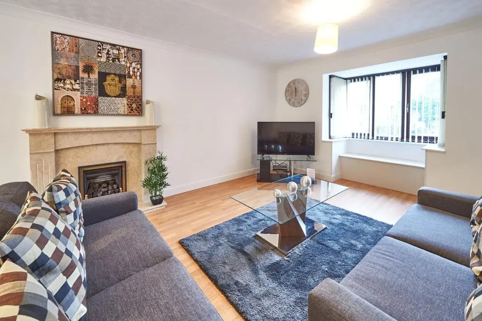 Furzton Serviced House - Shortstay Mk