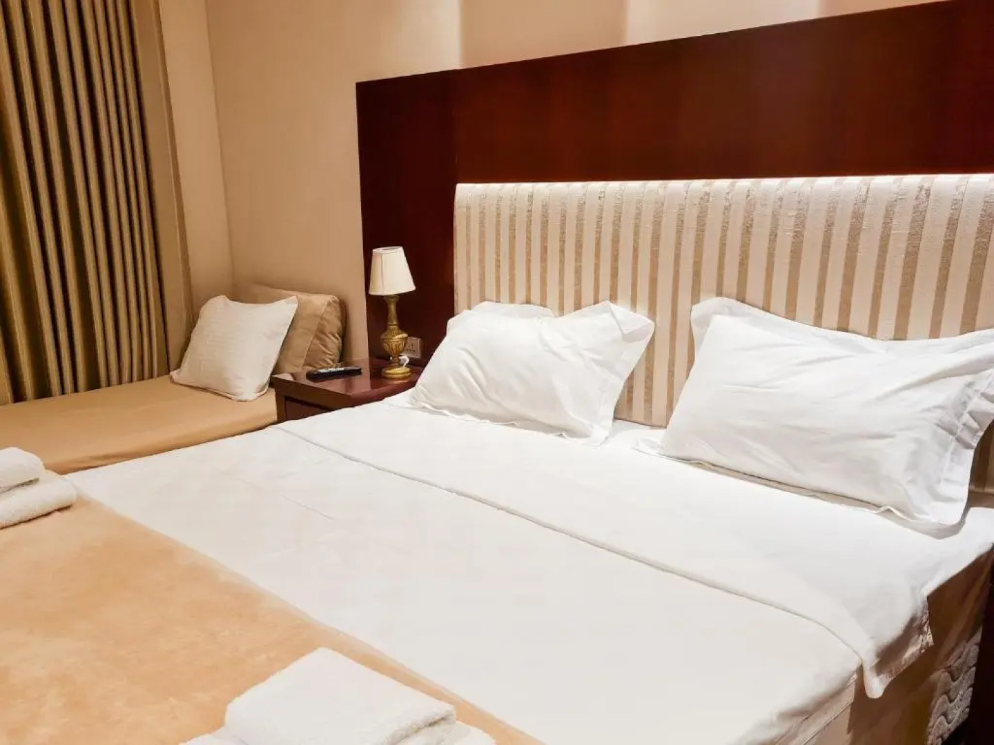 Luxury Dreamland Oasis Apartments