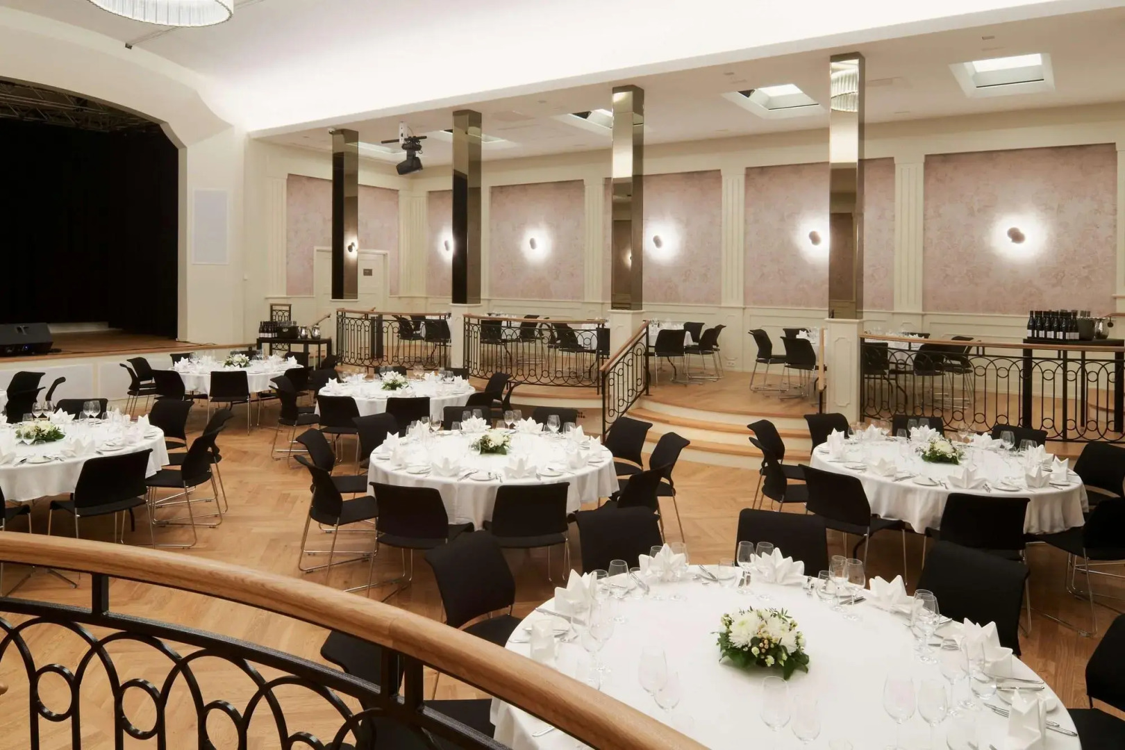 Отель Iceland Parliament, Curio Collection By Hilton