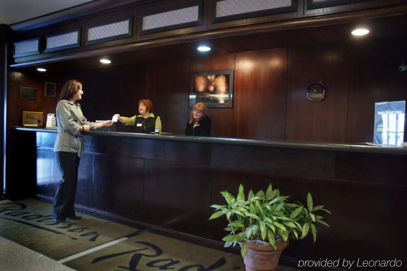 DoubleTree by Hilton Windsor Hotel & Suites