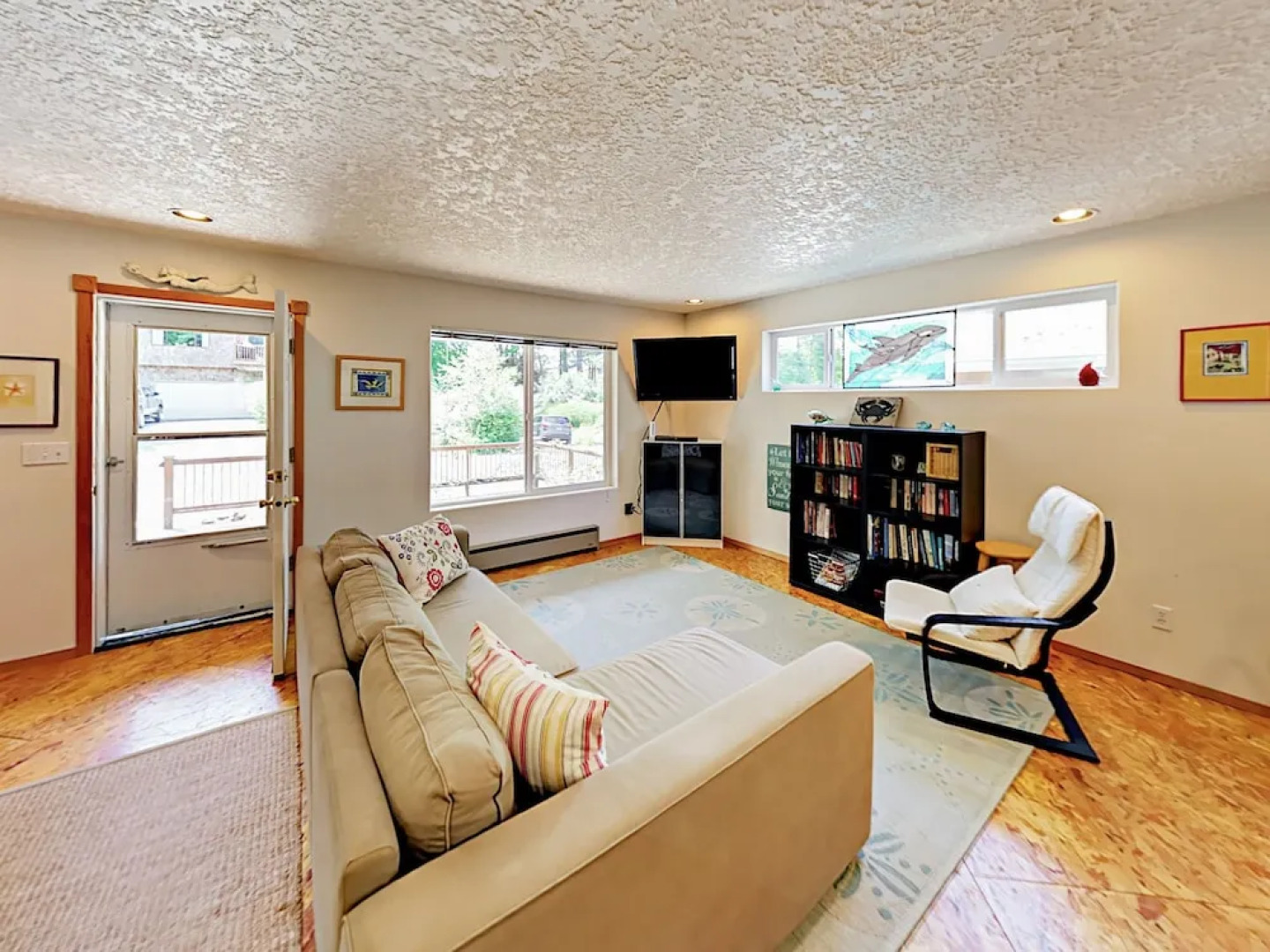 4br W/ Deck - Steps To The Beach! 4 Bedroom Home