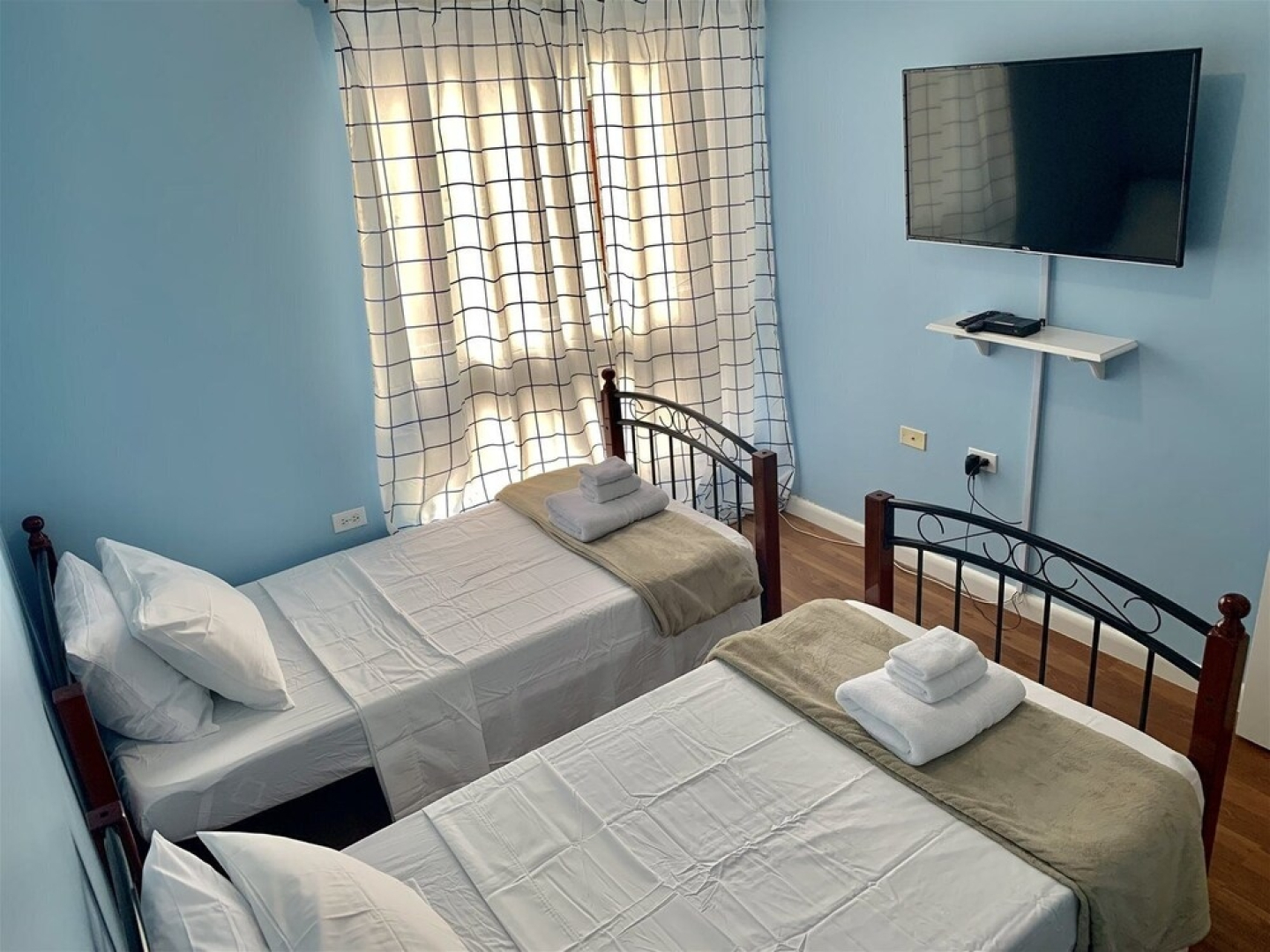 Modern 3 Bedroom Condo In Gated West Hills 5