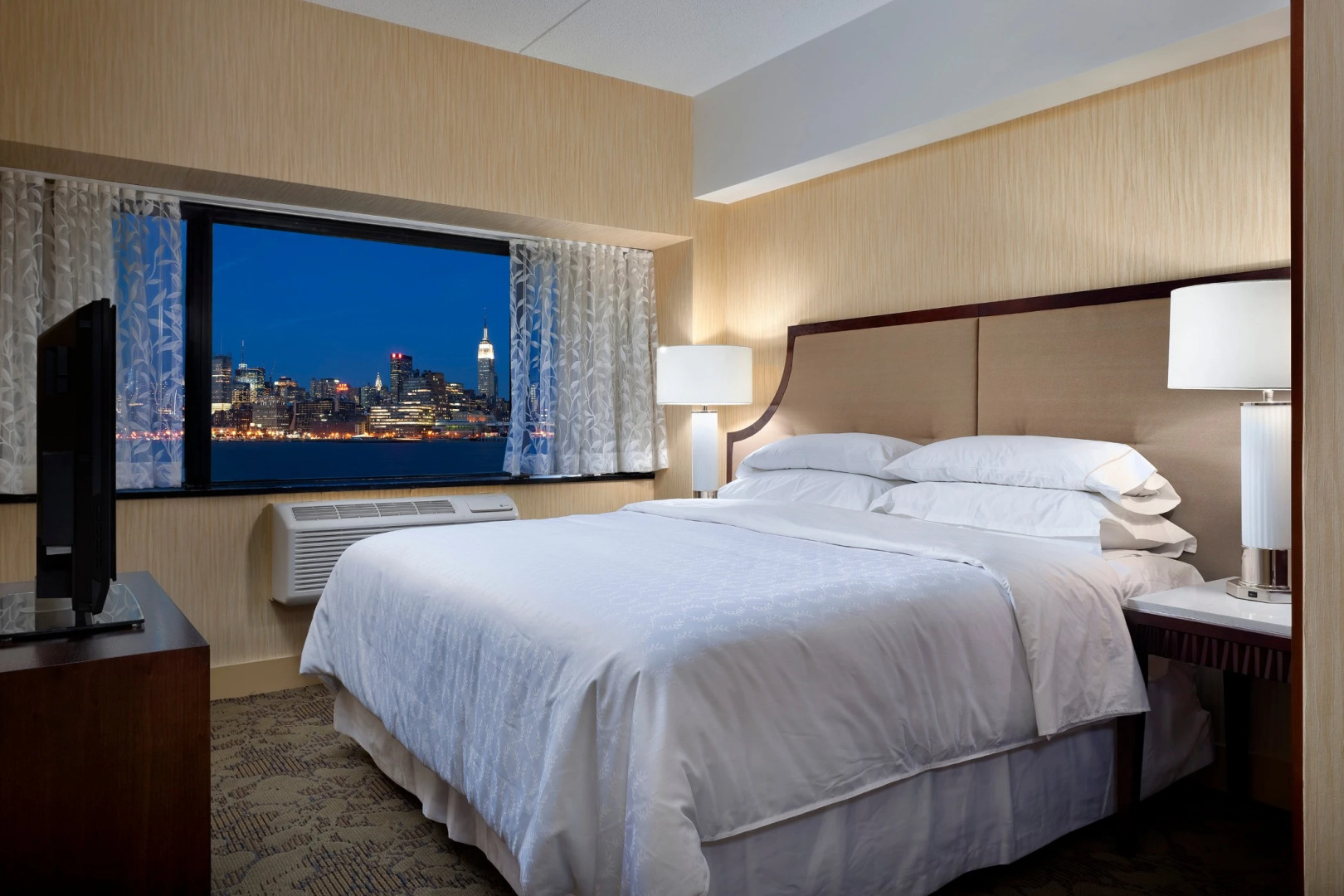 Sheraton Lincoln Harbor Hotel