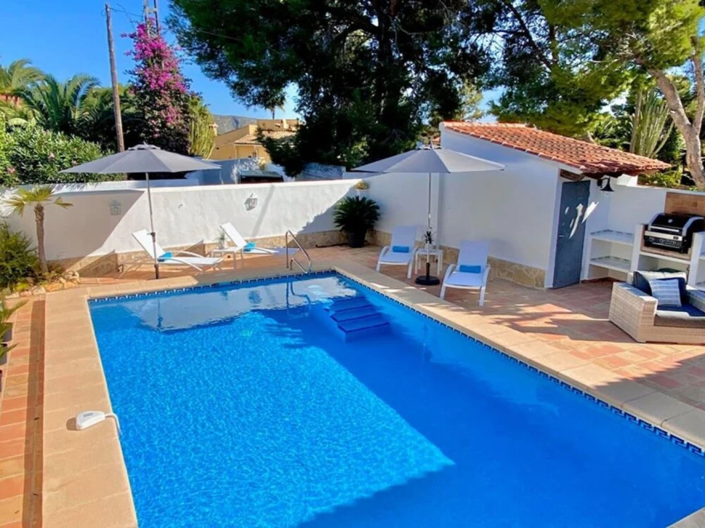Charming Villa With Private Swimming Pool Located 100 M From The Sea