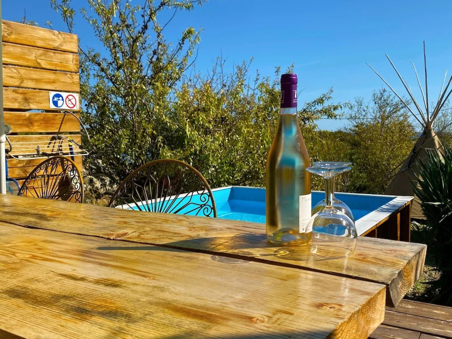 Tipi Lounge and breakfast